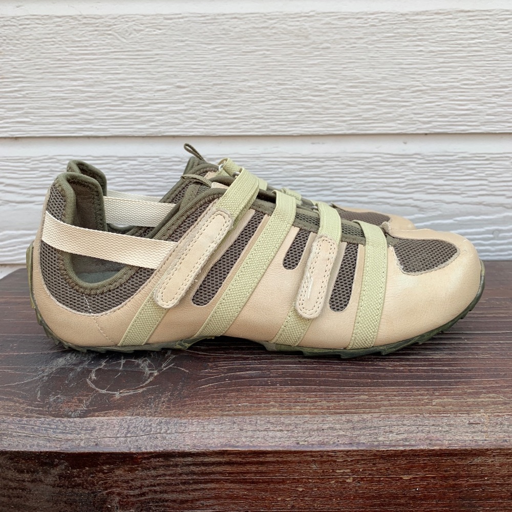 TSUBO Walking Sneakers Women’s Size 9 Tan & Olive